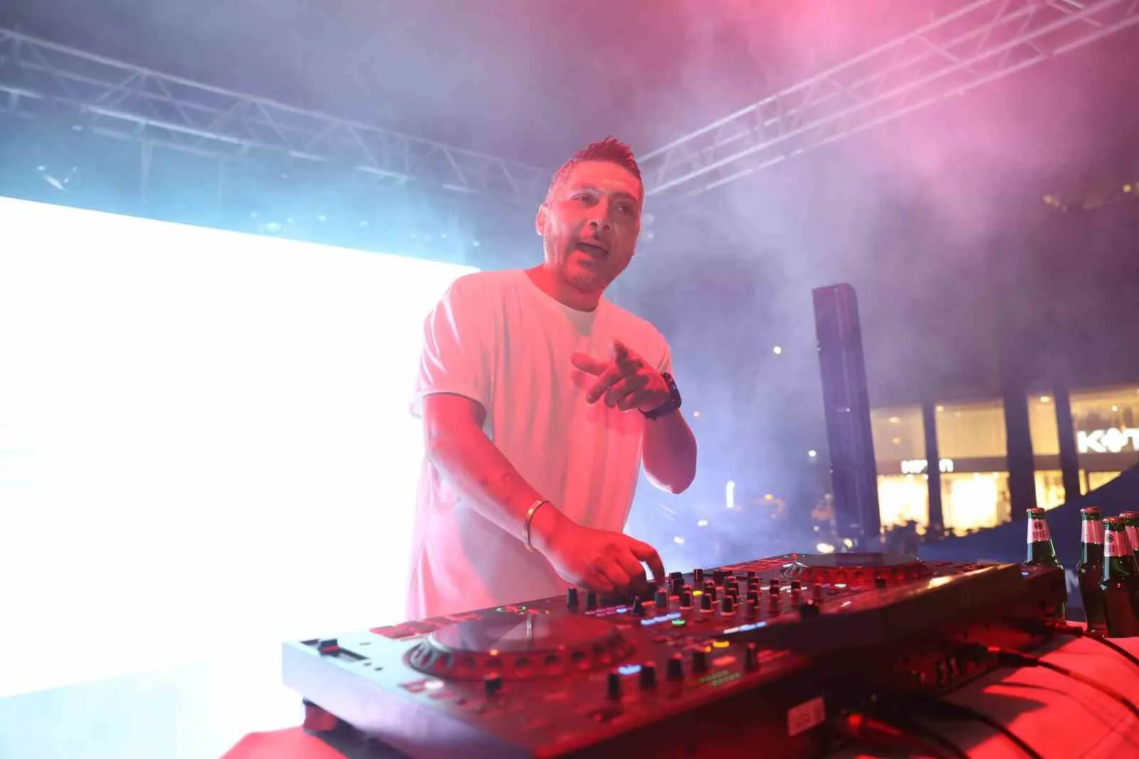 Marmaris sahillerinde ritim hiç düşmedi: DJ festivaliyle yaz coşkusu zirve yaptı