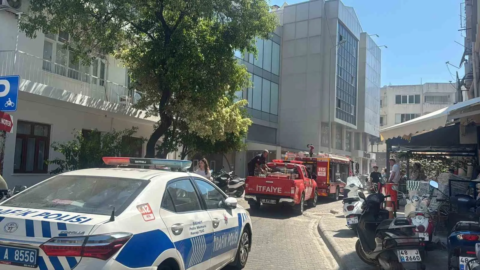 Marmaris'te alışveriş kabusa döndü: Giyim mağazasında dumanlar yükseldi