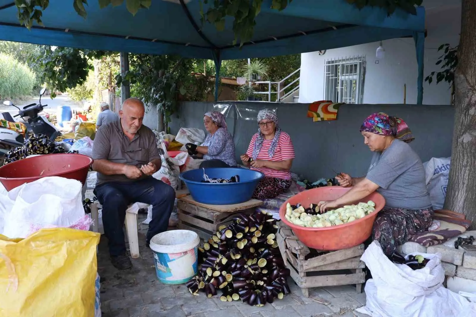 Nazilli’de emekçi kadınların imdadına Başkan Tetik yetişti