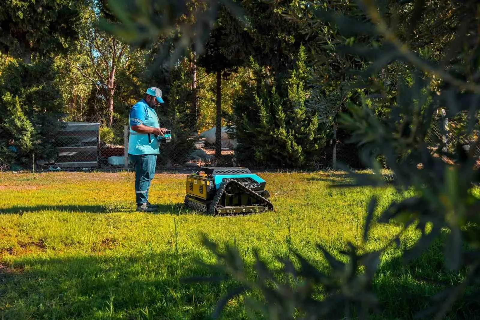 Didim'de yeşil alanlarda dijital dönem: Başkan Gençay robotik teknolojiyi sahaya sürdü
