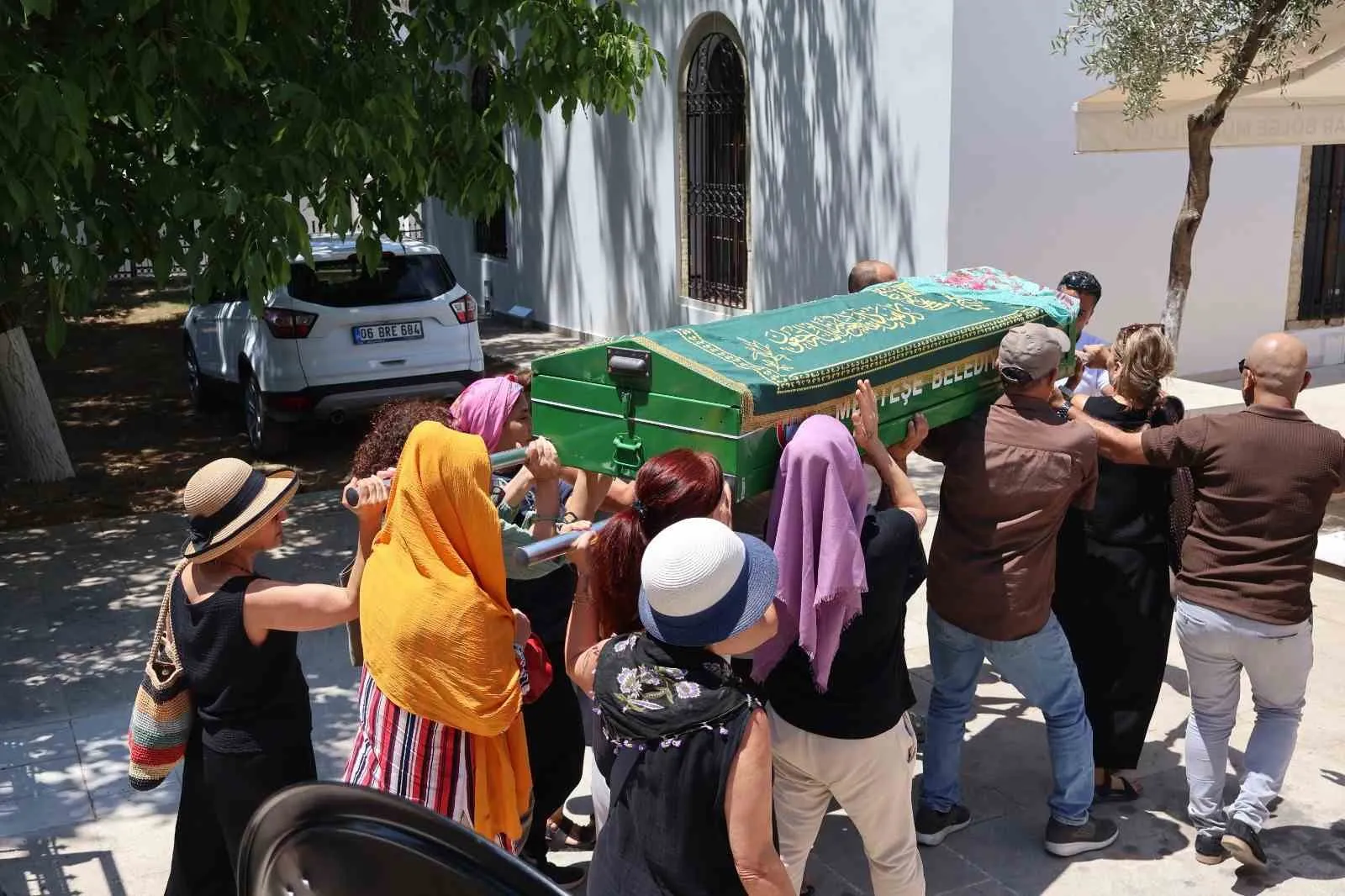 Şiddetin kopardığı hayat: Sevil Işıktekin’i kadınlar omuzlarında uğurladı