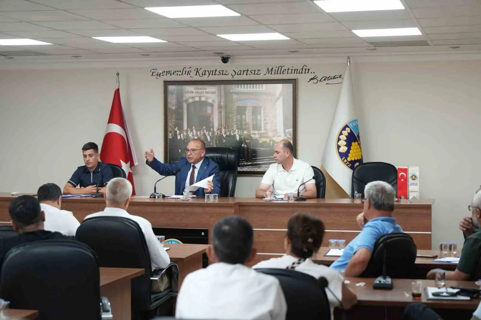 Turgutlu’da hizmet için zorlu karar: Başkan Akın siyasi bedeli göze aldı