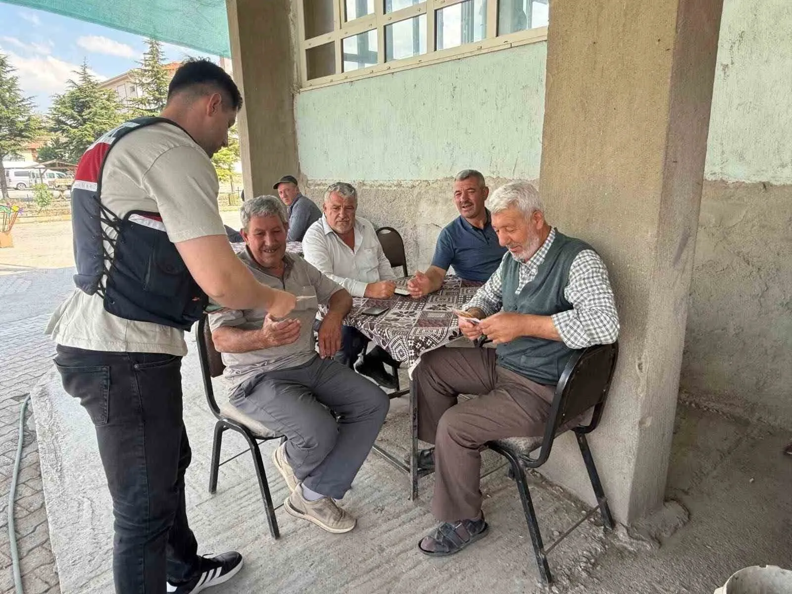 Afyonkarahisar jandarmasından dijital suçlara karşı kalkan: 143 kişiye kritik uyarı