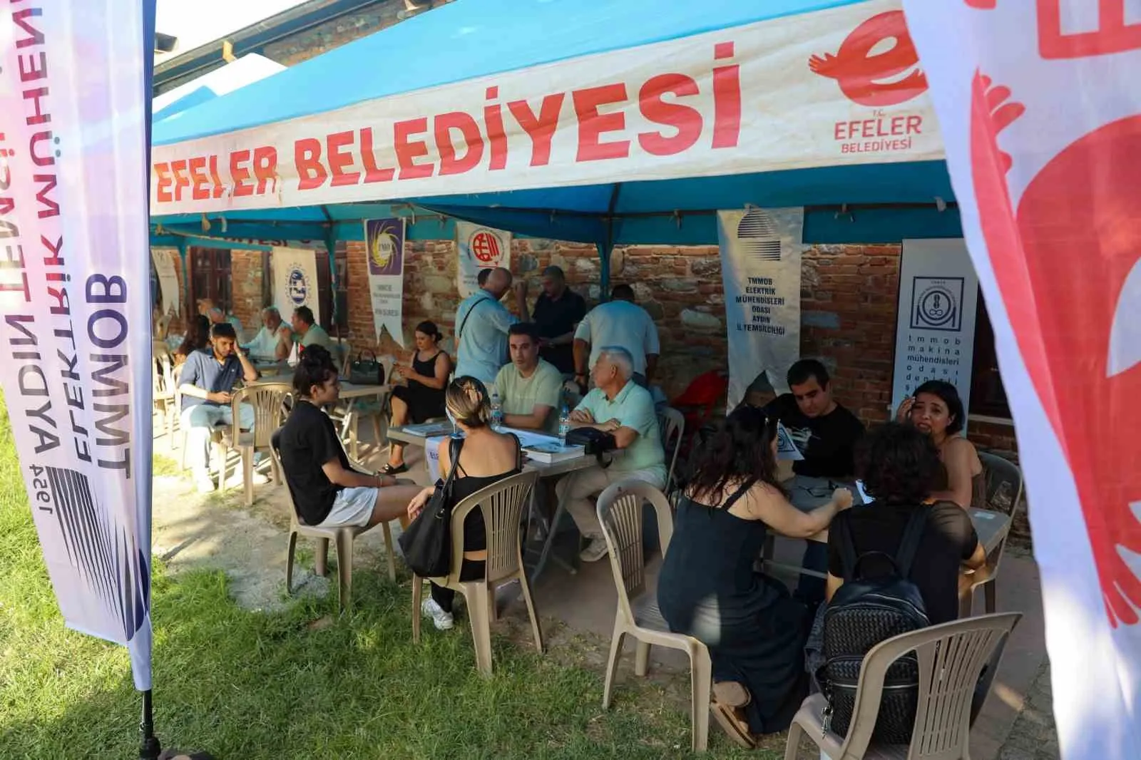 Efelerli gençlerin tercih maratonunda rehber oldular: Gelecekleri için ilk adımı attılar