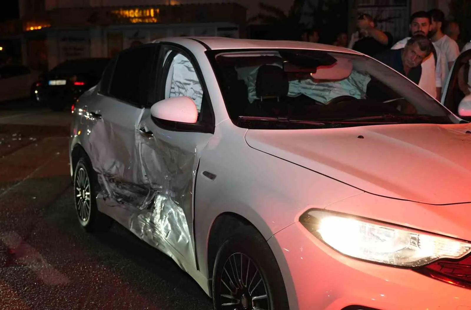 Denizli'de trafik kabusu: Tali yoldan çıkan araç zincirleme kazaya yol açtı