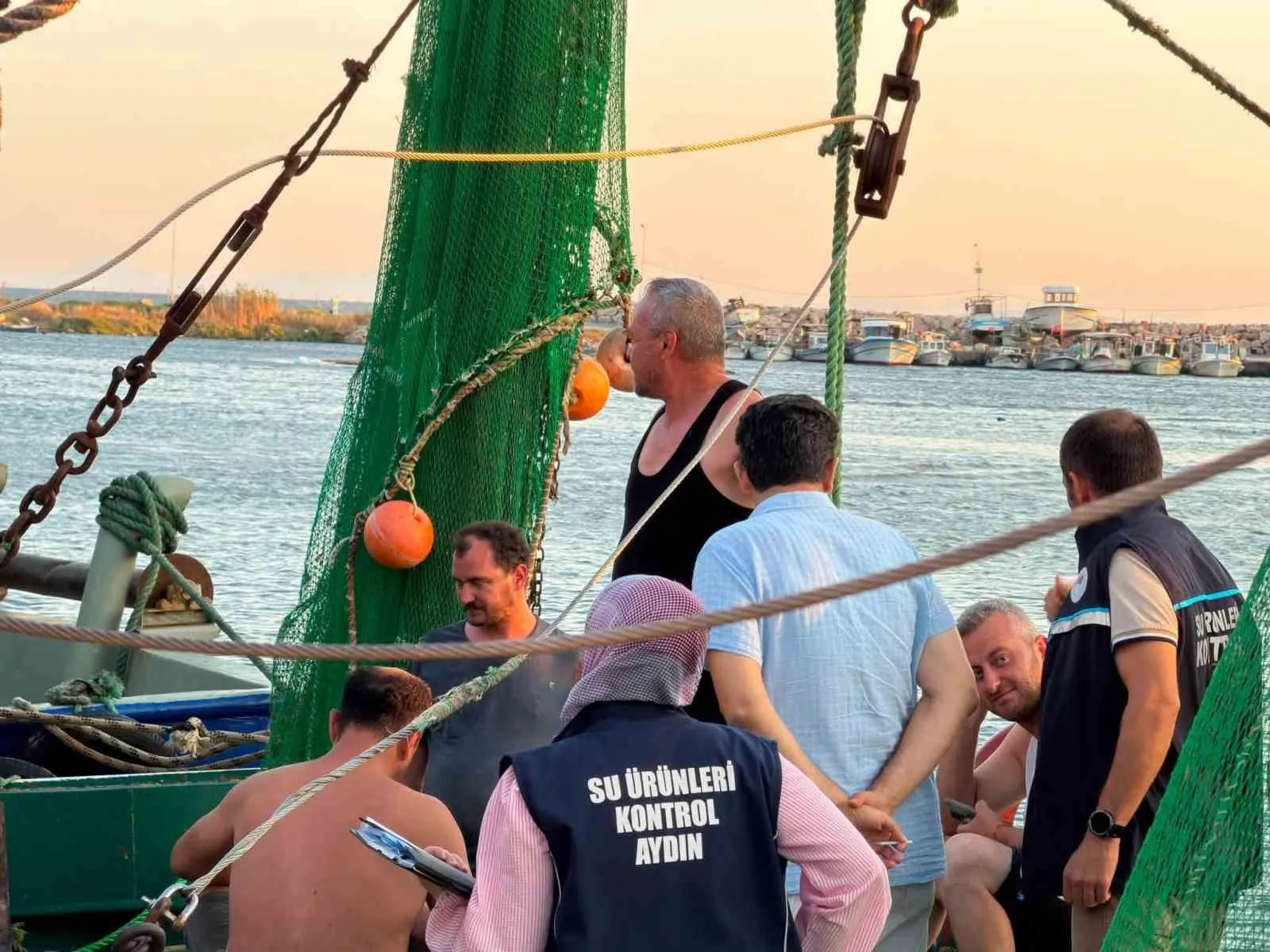 Didim denizlerinde sürdürülebilir avcılık mesaisi: Ekipler tekneleri tek tek inceledi