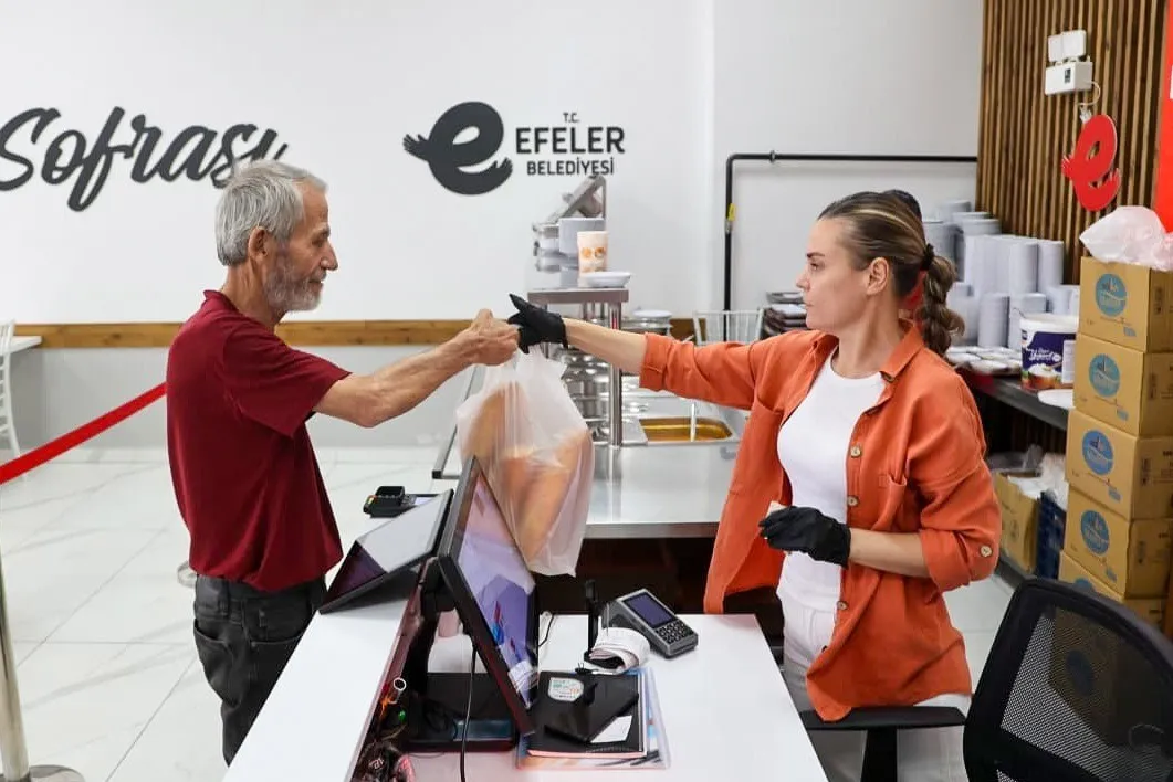 Efeler'de hesaplı sofraların adresi genişledi: EFE Ekmek yeni noktalarda