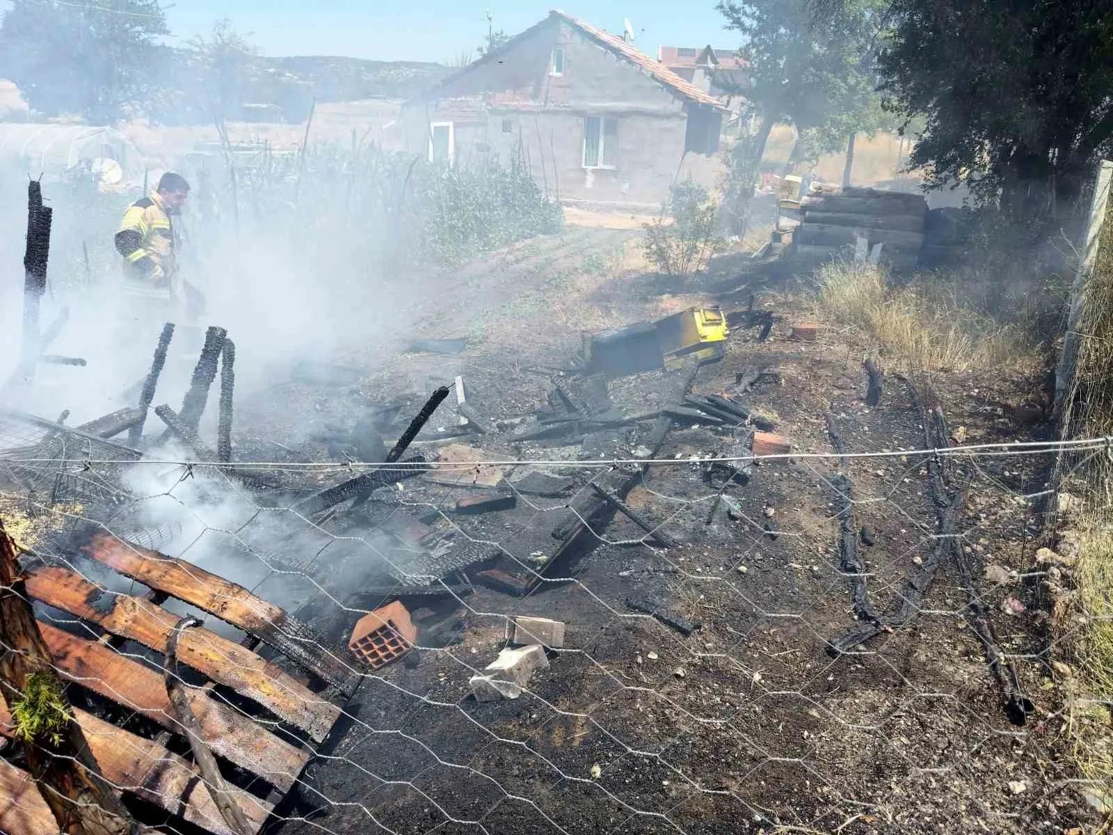 Saka Çiftliği'nde korkutan yangın: OSB itfaiyesi zamanla yarıştı
