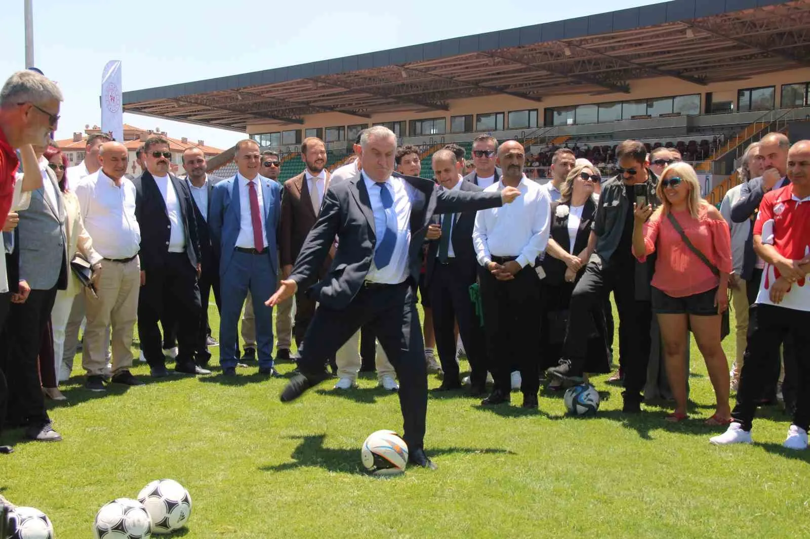 Bakan Bak'tan Muğla'ya dev spor yatırımı: Barınma sorunu tarih oluyor