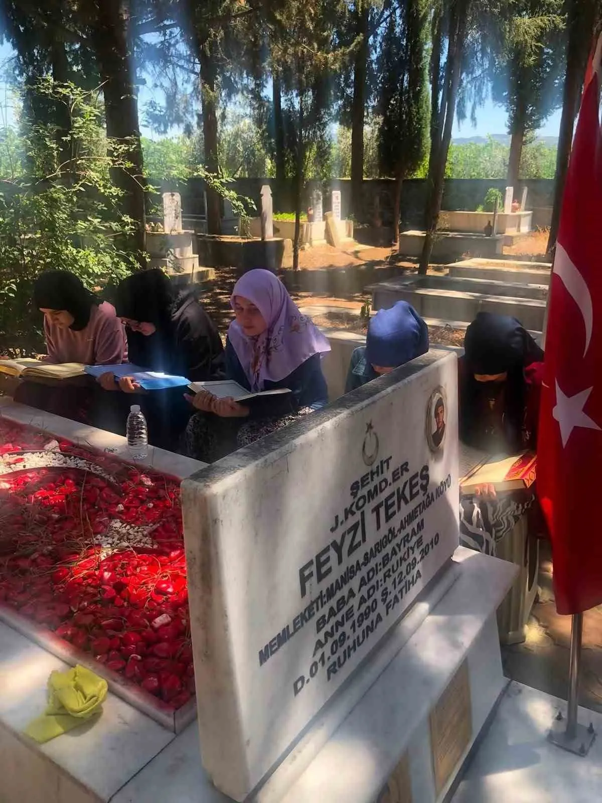 Sarıgöl’ün minik kalpleri şehitlerini dualarla andı