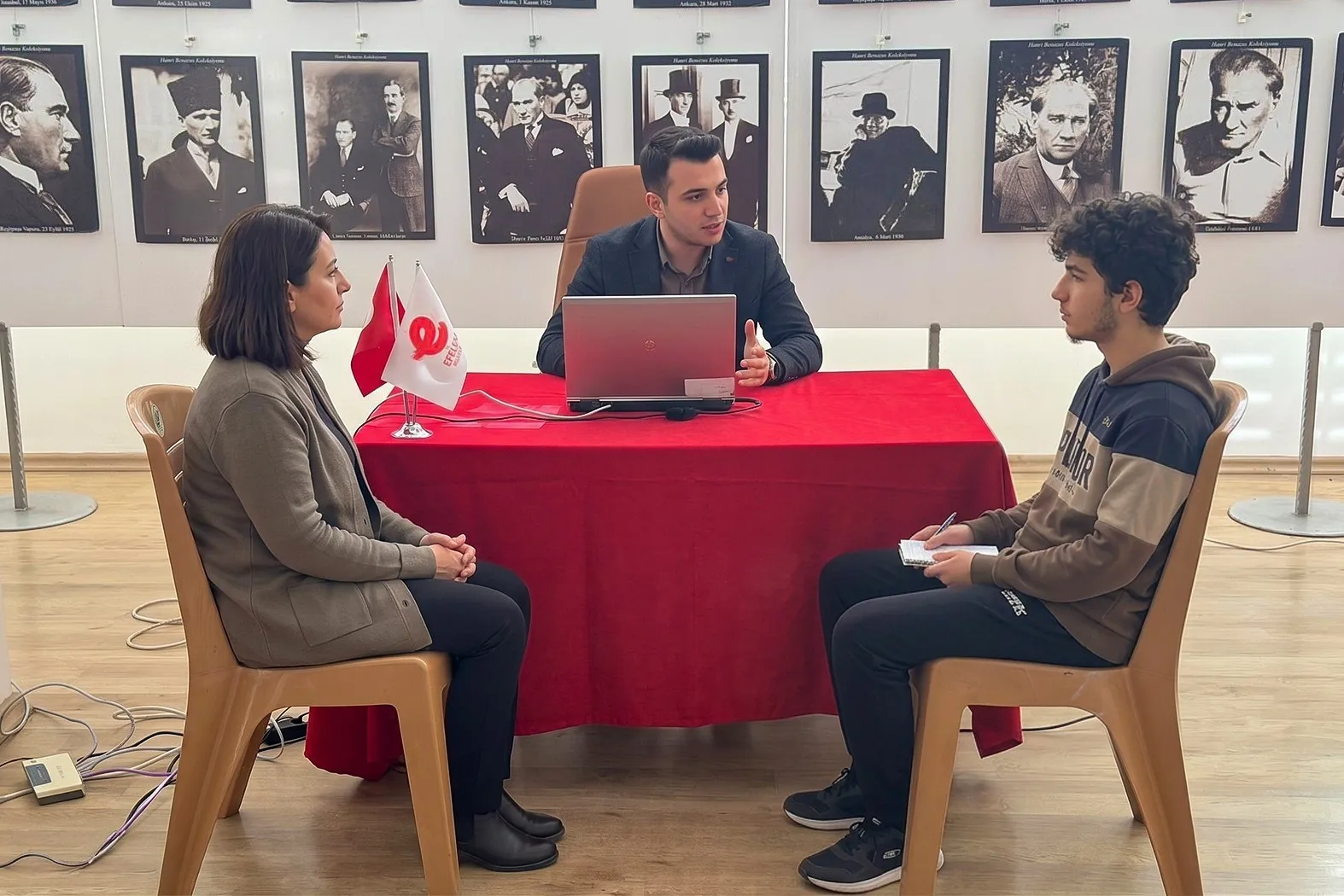 Efelerli gençlerin tercih maratonunda rehberleri belediye oldu