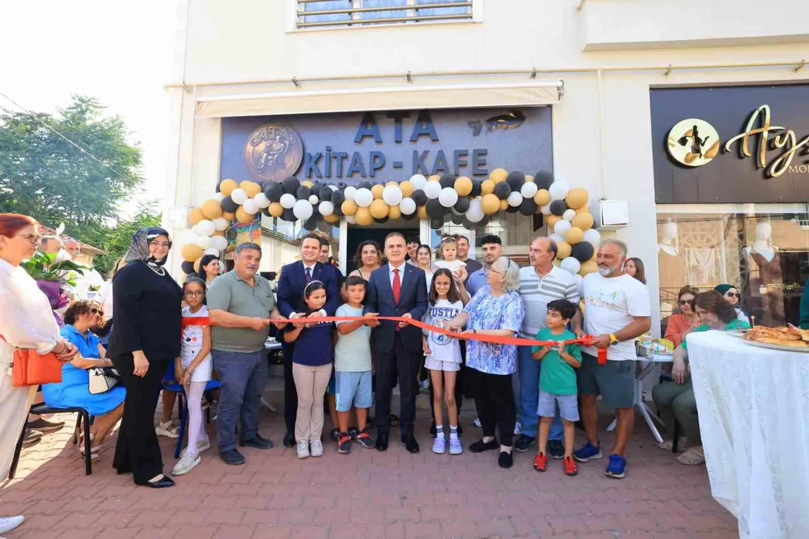 Ula’da okuma kültürüne yeni bir soluk: Ata Kitap Kafe kapılarını açtı