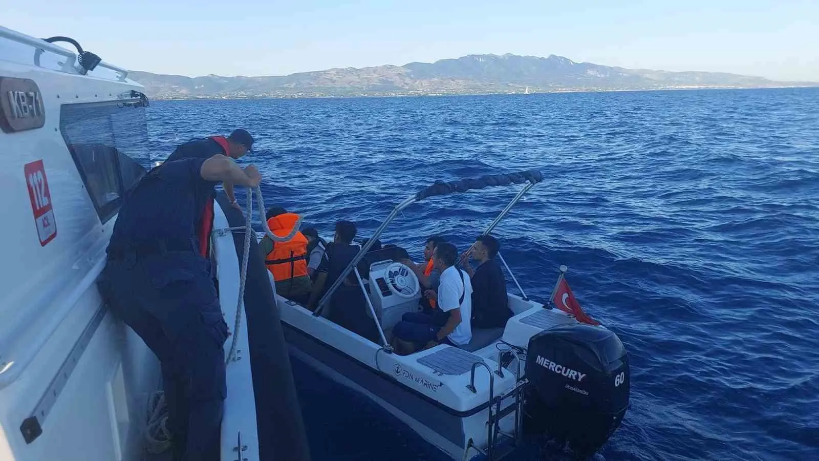 Bodrum açıklarında tehlikeli yolculuk: Yüzerek geçmeye çalıştılar