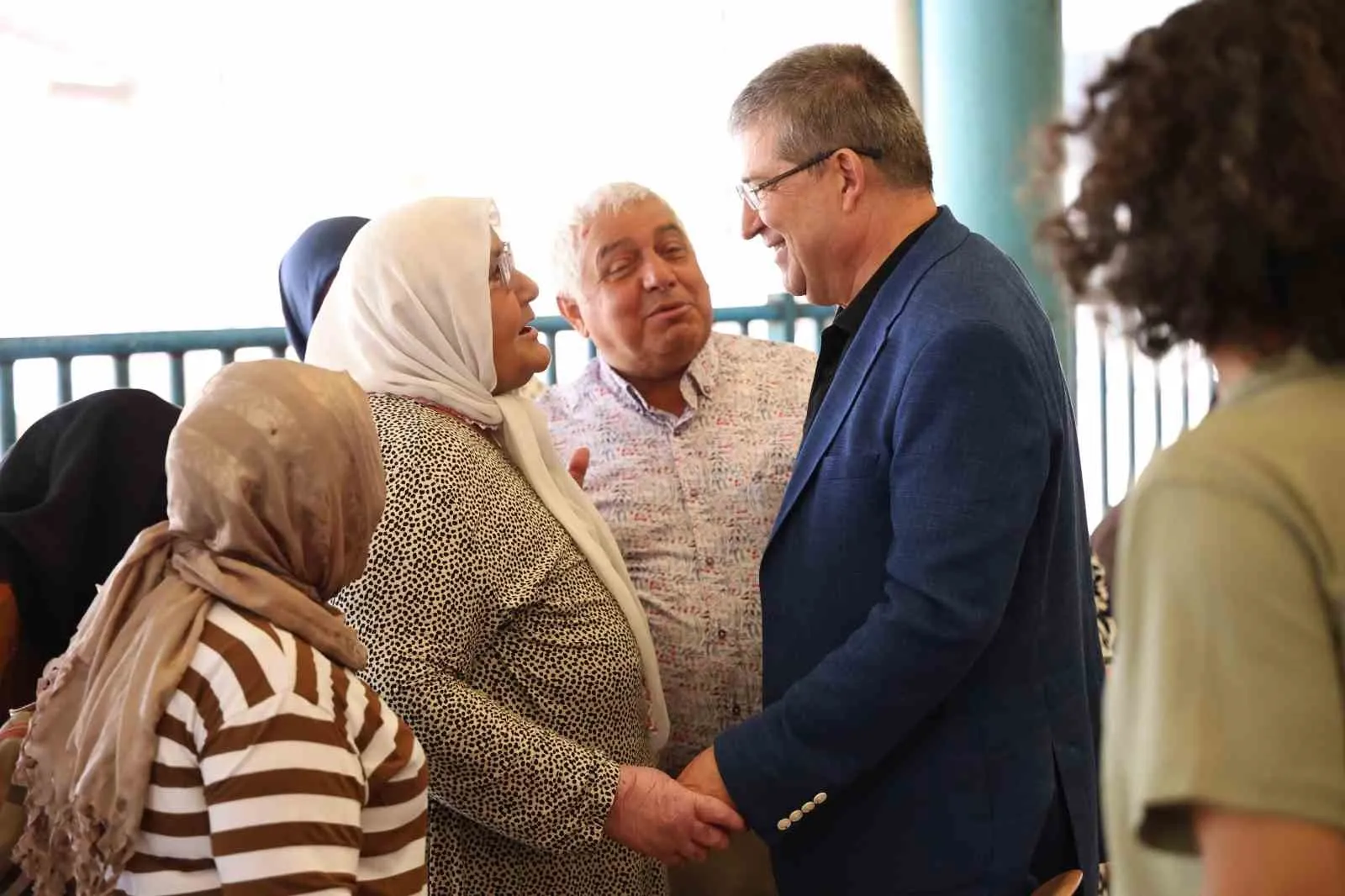 Denizli’de AK Parti’den saha seferberliği: Kapı kapı dolaşıp dert dinliyorlar