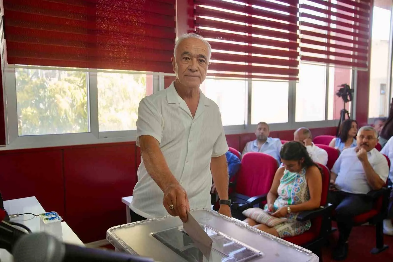 Seferihisar Belediye Meclisi'nde kritik oylama: Yeni başkan vekili belli oldu