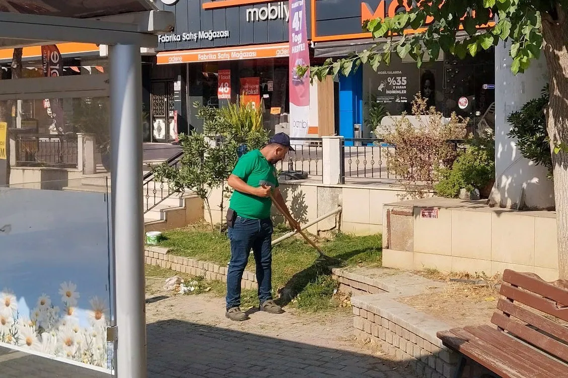 Efeler’de yeşil alanlara estetik dokunuş: Mahalleler nefes alıyor