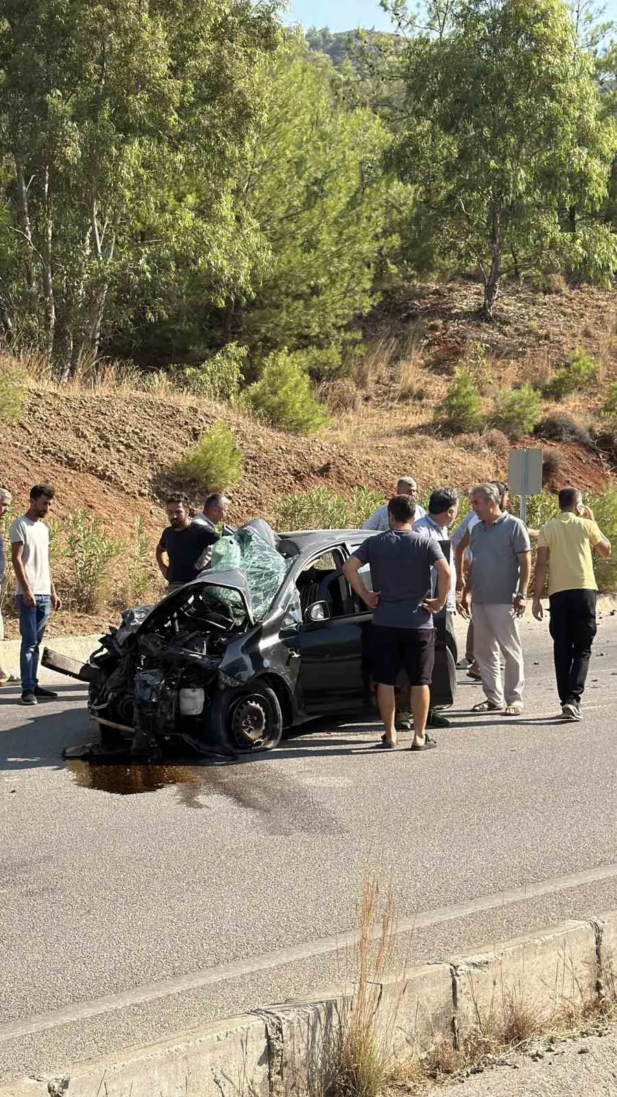 Fethiye'de trafik dehşeti: Kontrolden çıkan araç karşı şeride geçti, bir kişi hayatını kaybetti