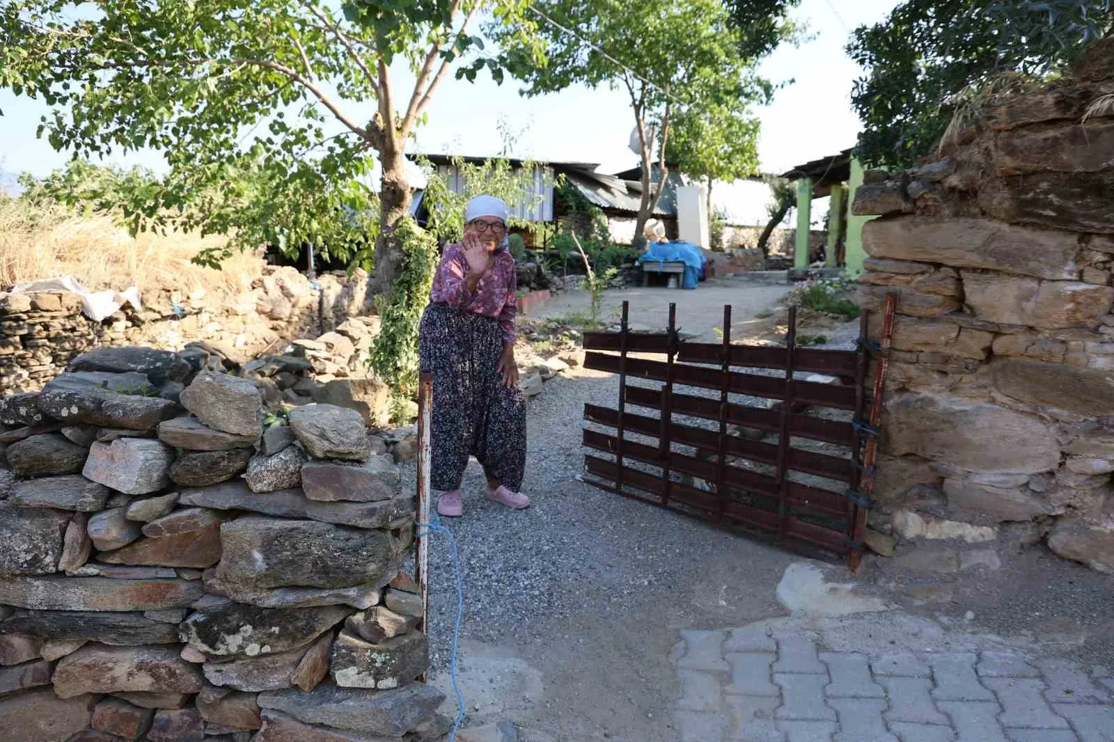 Aydın'da yürek burkan dram: 75 yaşındaki kadın yıllardır temel ihtiyaçlarına hasret
