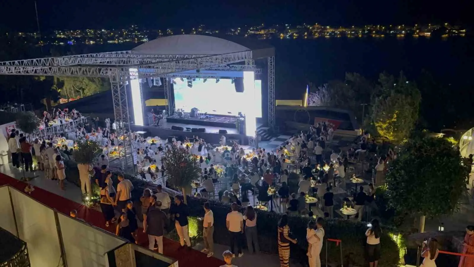 Bodrum’da şampiyonluk rüzgarı: Dursun Özbek’ten Avrupa ve transfer vurgusu