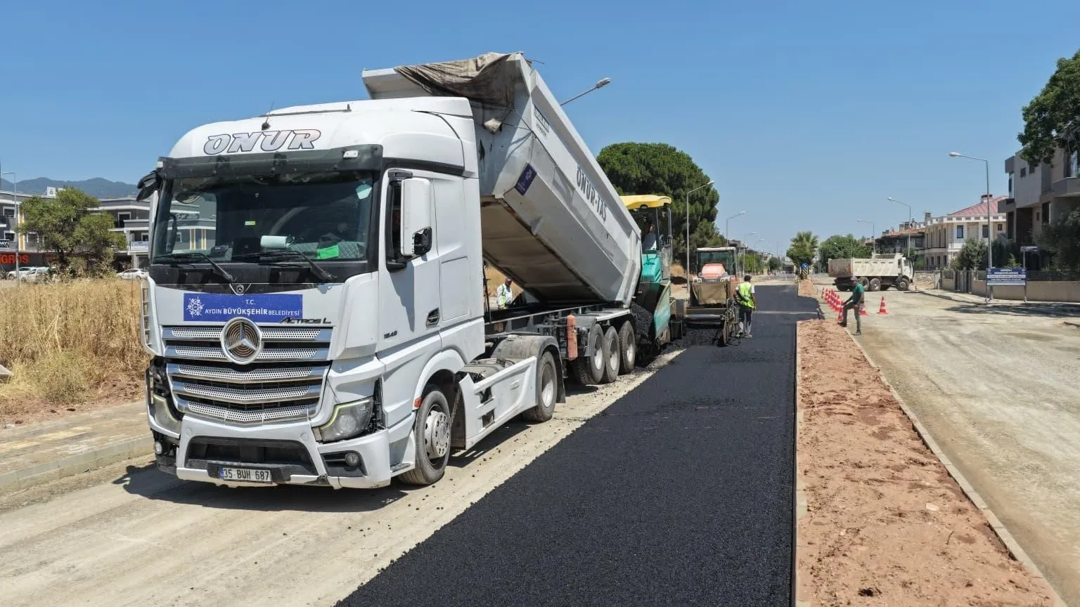 Efeler'de ulaşım konforu artıyor: Zeytindalı Bulvarı yeni yüzüne kavuşuyor