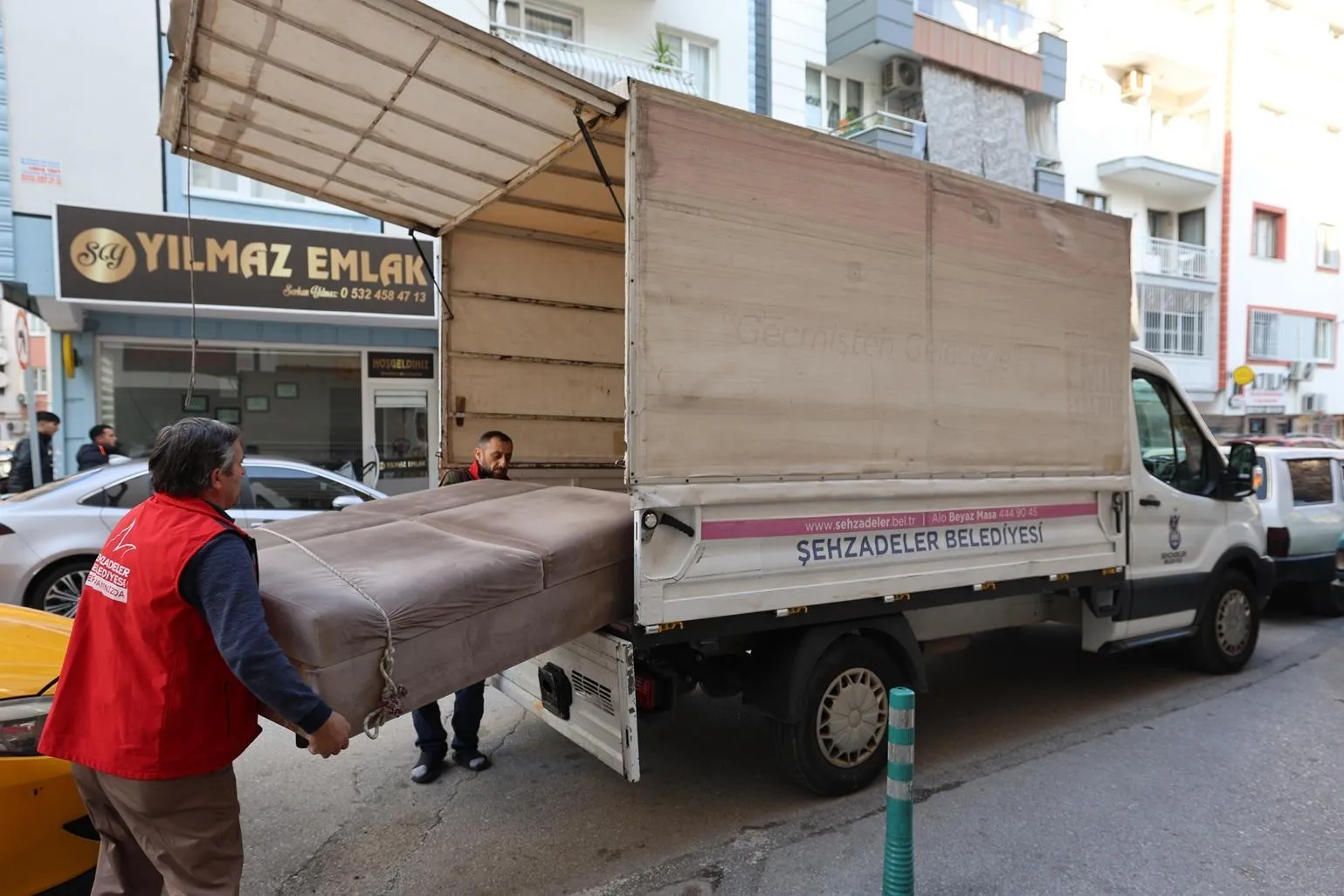 Şehzadeler’de ev eşyaları yeniden hayat buluyor: İhtiyaç sahiplerine gönül köprüsü