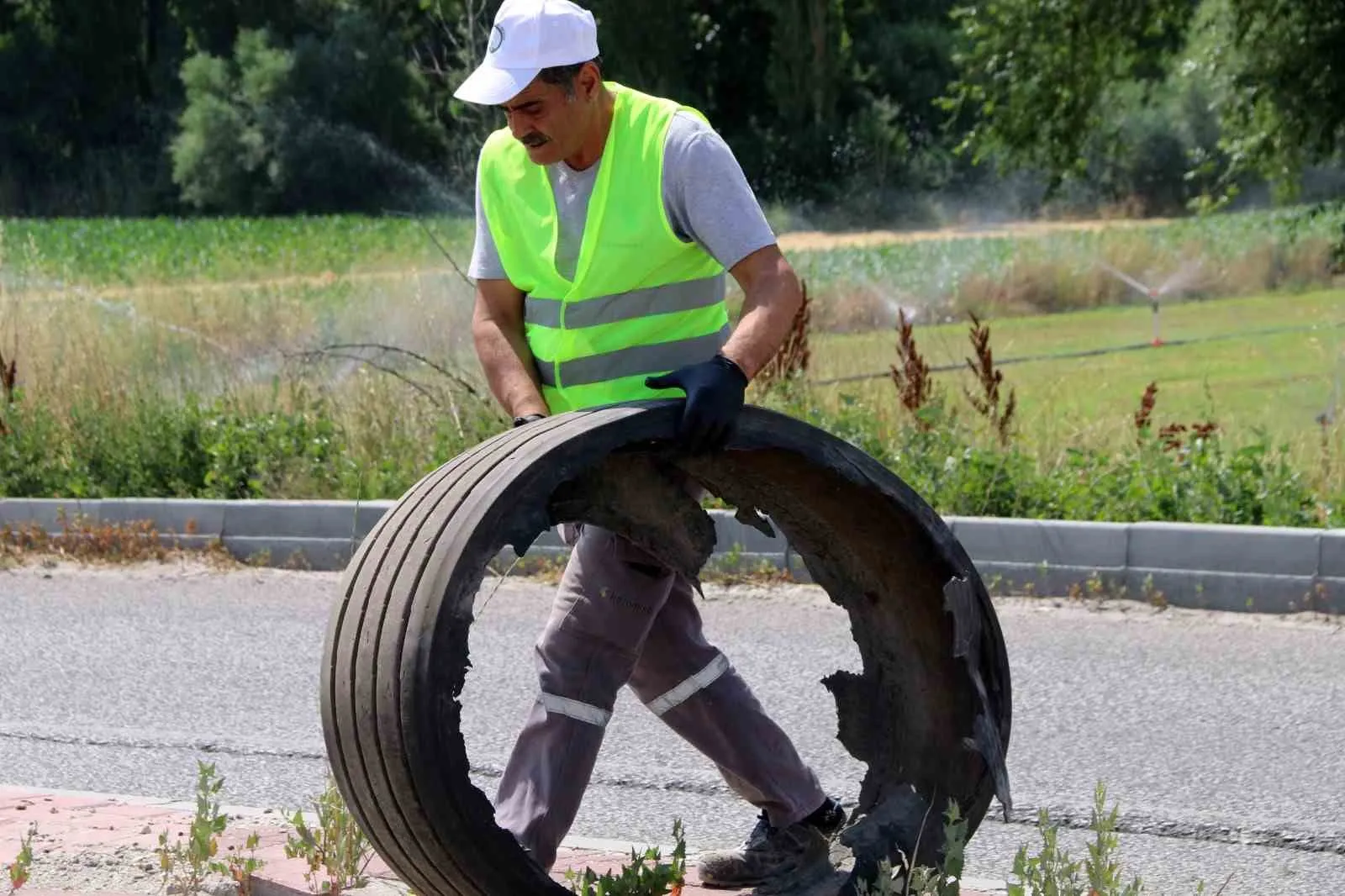 Kütahya OSB’de temizlik seferberliği: 100 gönüllü daha yaşanabilir bir çevre için sahaya indi