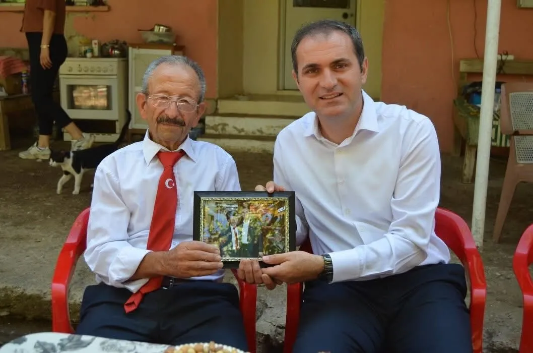 Bayındır’da vefa buluşması: Kaymakam Mete kahramanları evlerinde ziyaret etti