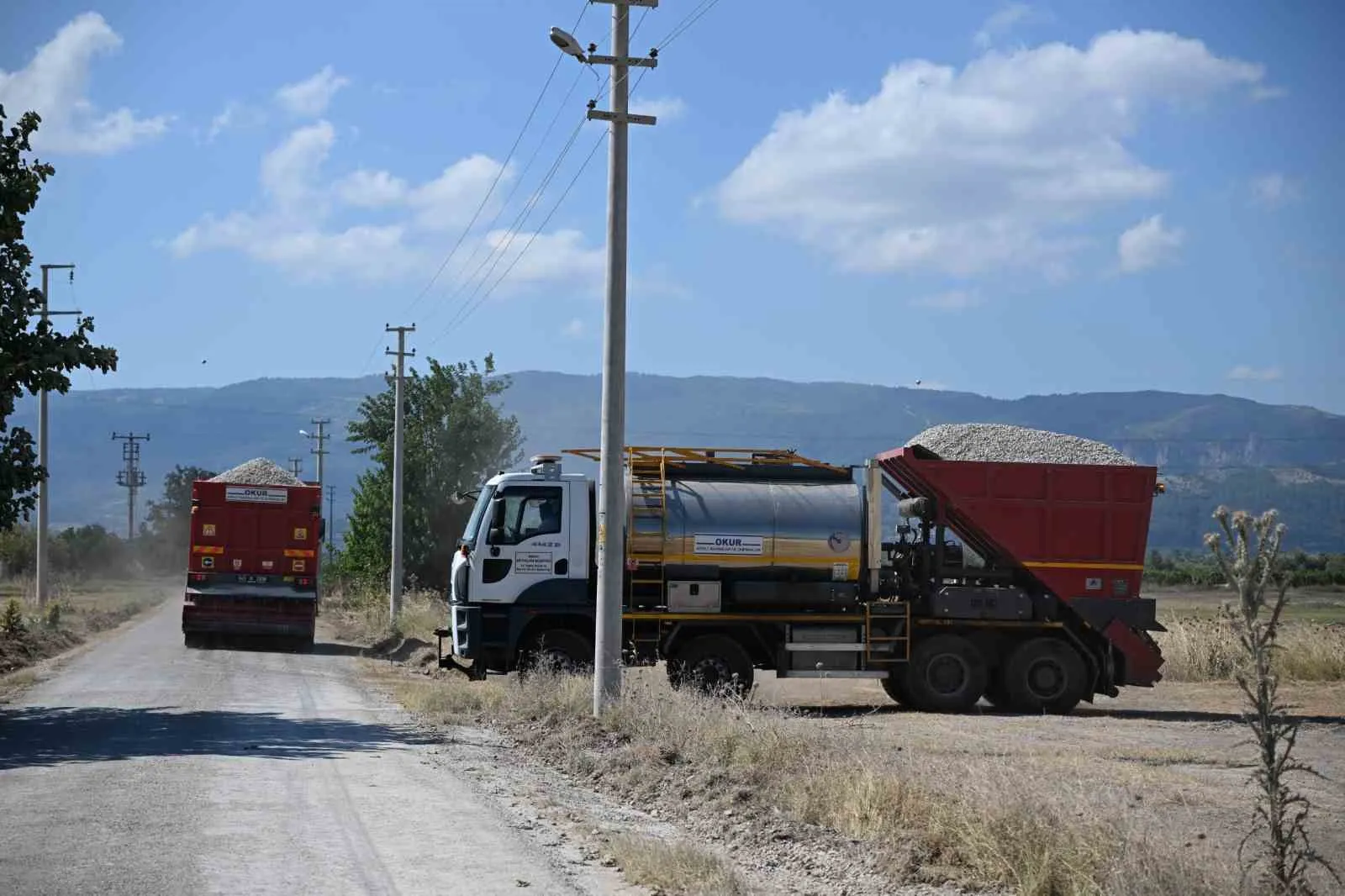 Ahmetli’de tozlu yollar tarih oluyor: Üreticinin yüzü gülecek