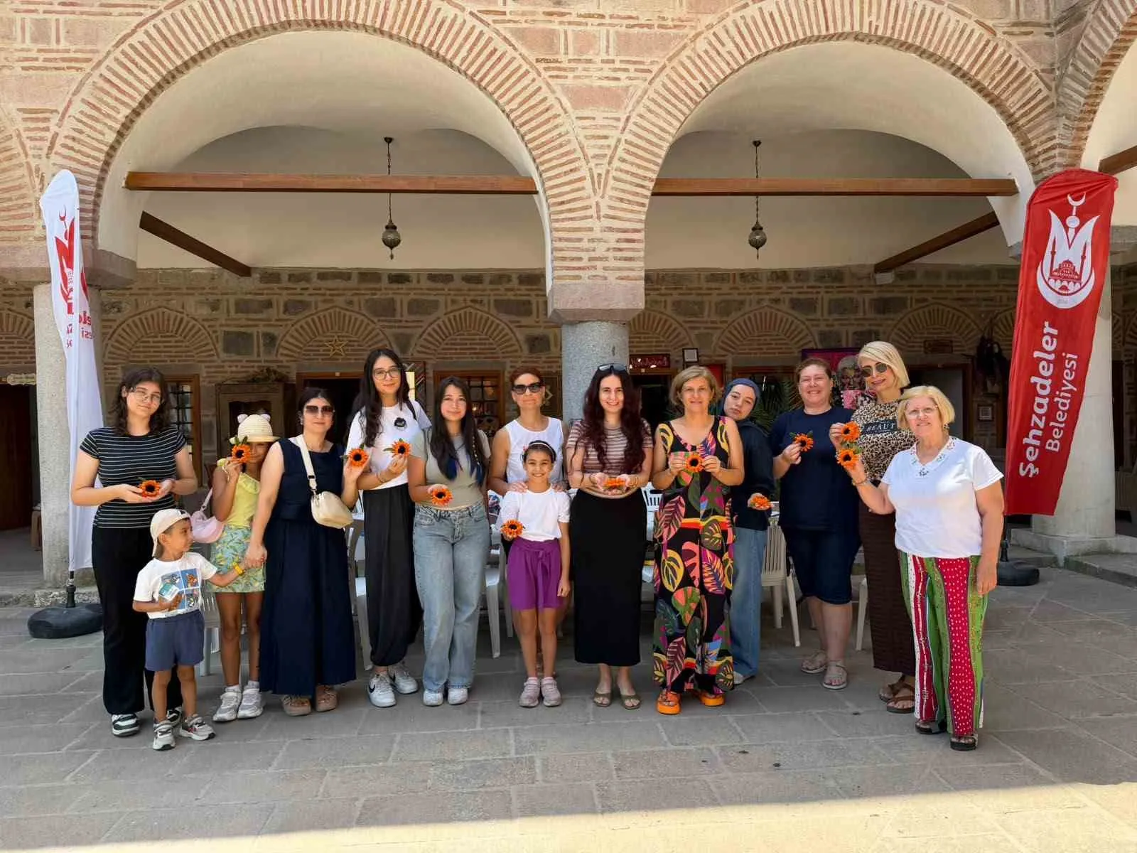 Tarihi dokuda el emeği rüzgarı: Gençler şönillerle sanat üretti