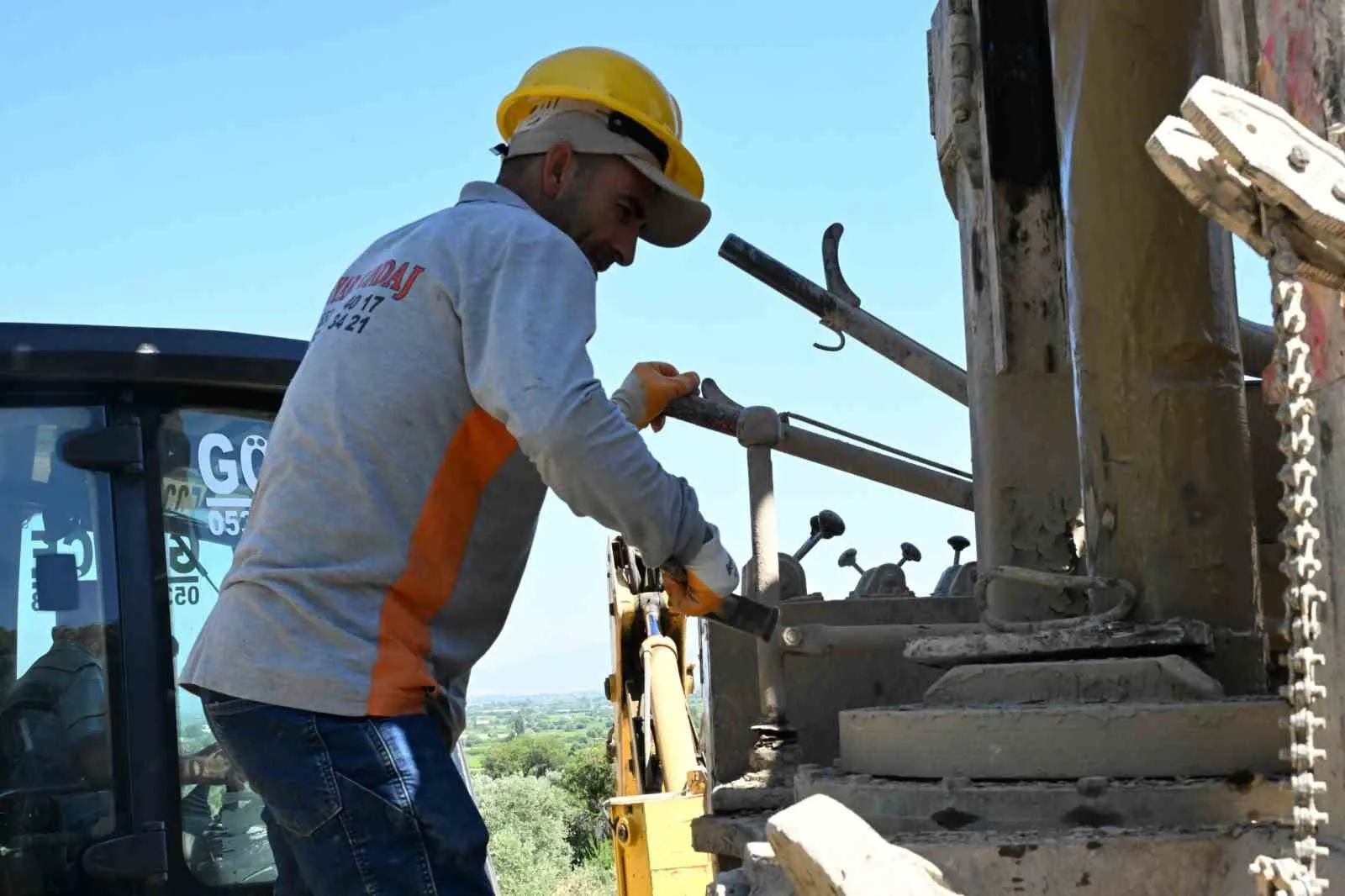 Manisa'da su seferberliği: 20 noktada birden yerin altı didik didik ediliyor