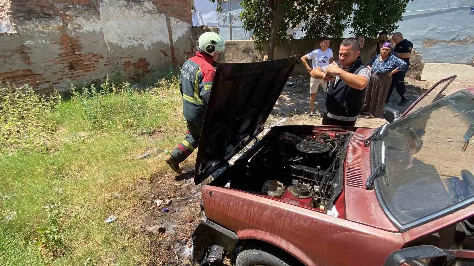 Nazilli’de korkutan anlar: Çalıştırdığı otomobil alevlere teslim oldu