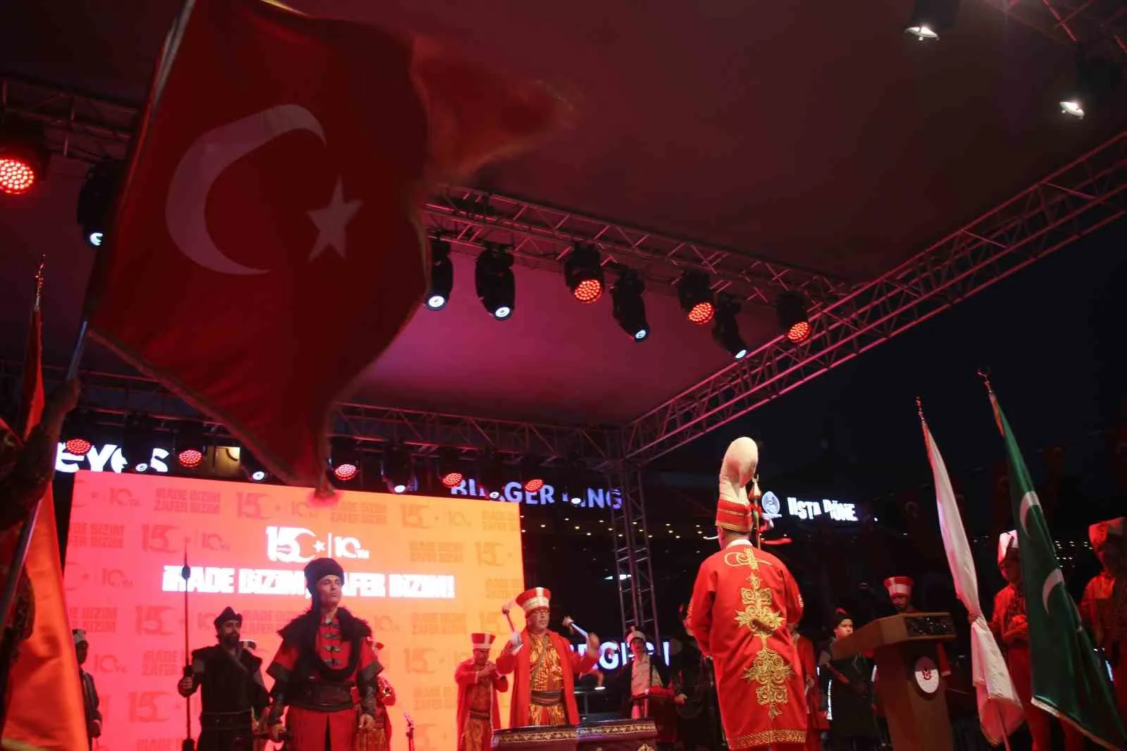 Aydın’da demokrasi nöbeti: 15 Temmuz’un izleri meydanlarda tazelendi