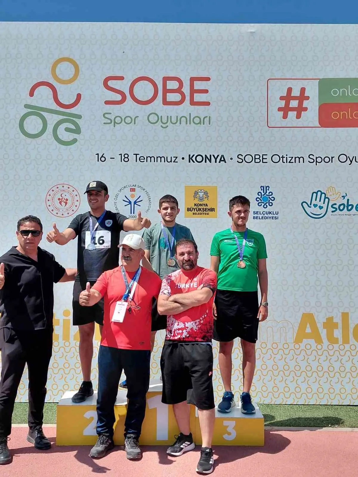Podyumun zirvesine ambargo koydular: Aydınlı özel sporcular Konya’dan madalyalarla döndü