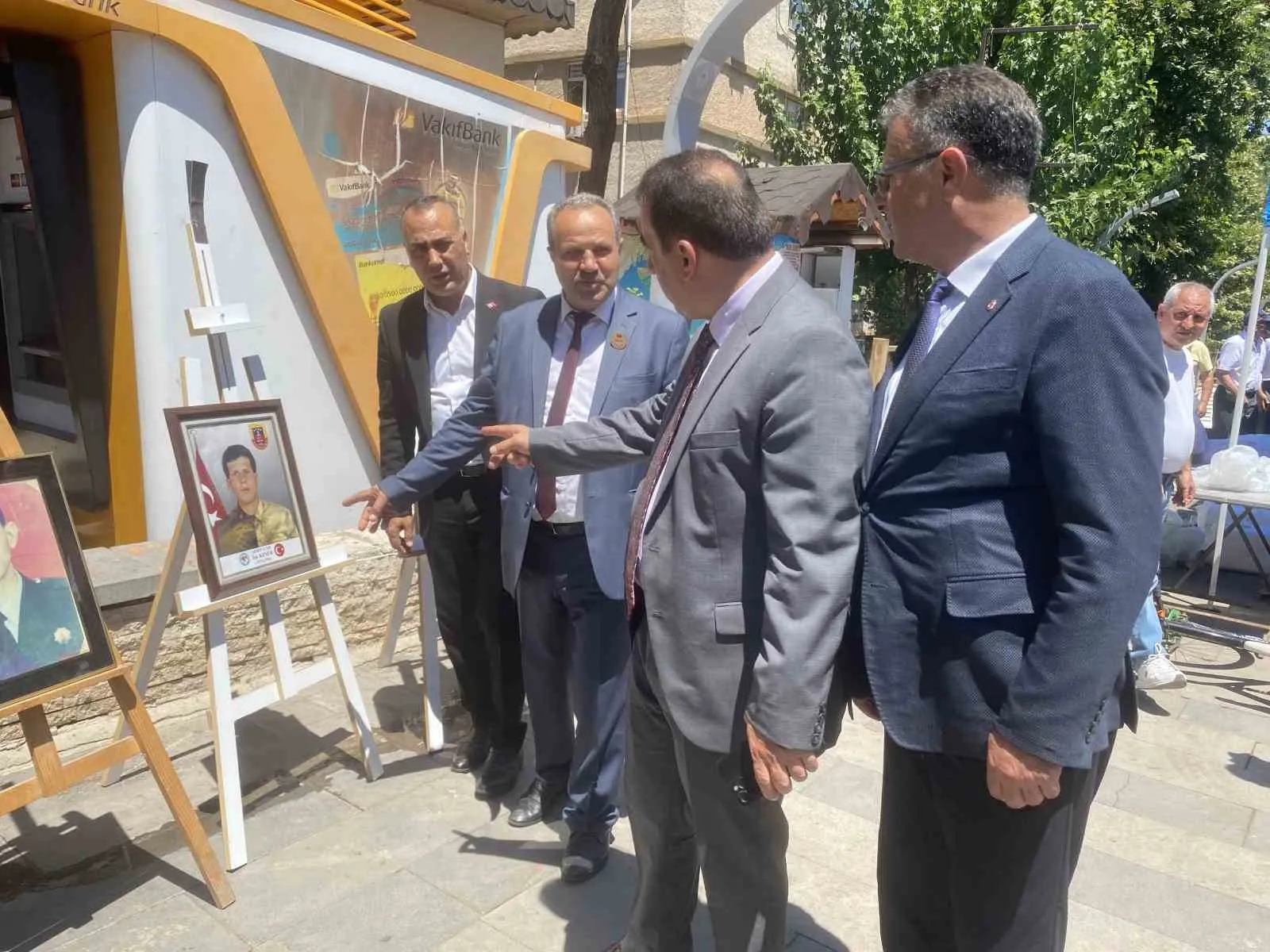 Alaşehir’de duygusal buluşma: Şehitlerin anısı 2 bin kişilik sofrada yaşatıldı