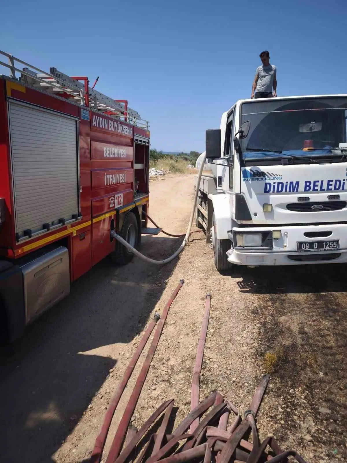 Didim'de yangın alarmı: Belediye ekipleri alevlere su tankeriyle müdahale etti