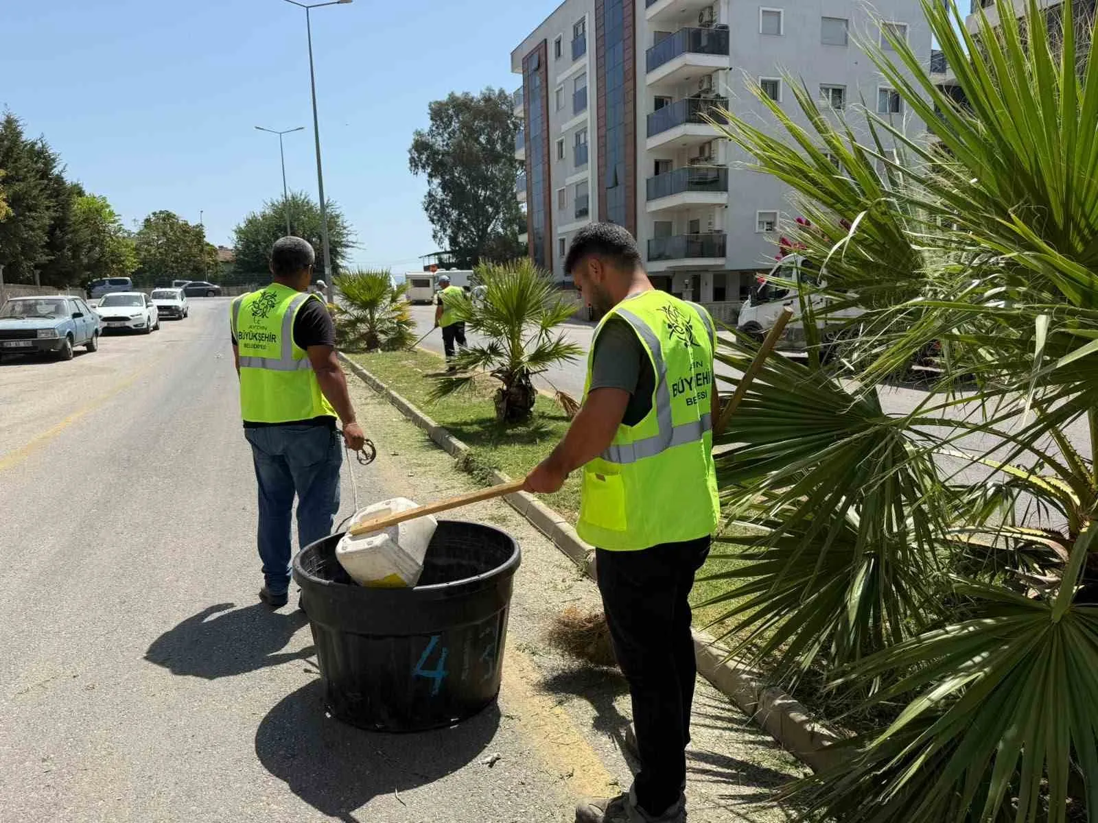 Çeştepe'de yeşil alanlar Özlem Çerçioğlu’nun dokunuşuyla yenileniyor