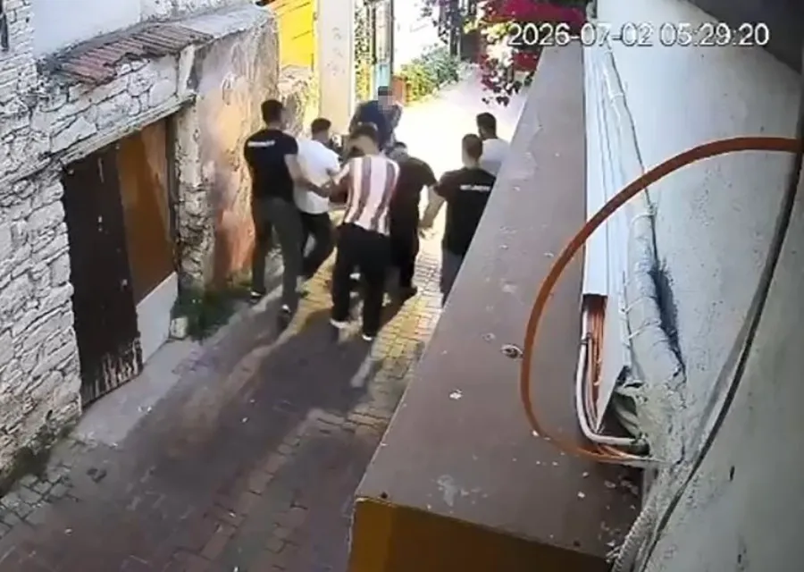 Kuşadası’nda vahşi cinayet: Silahla vurdukları genci dakikalarca darbettiler