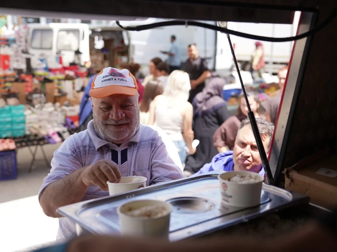 Denizli pazarlarında lezzet ve müzik şöleni: Alışveriş keyfi ikiye katlandı