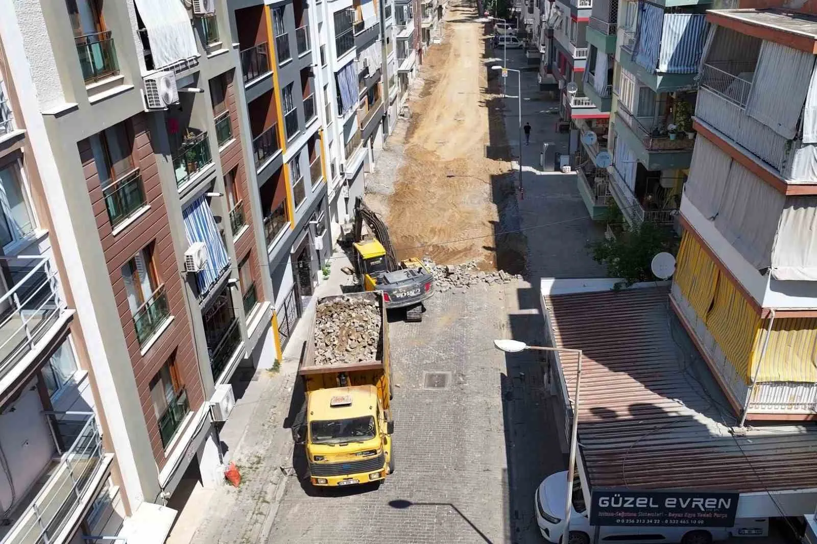 Efeler'de ulaşım seferberliği: Modern yollar için düğmeye basıldı
