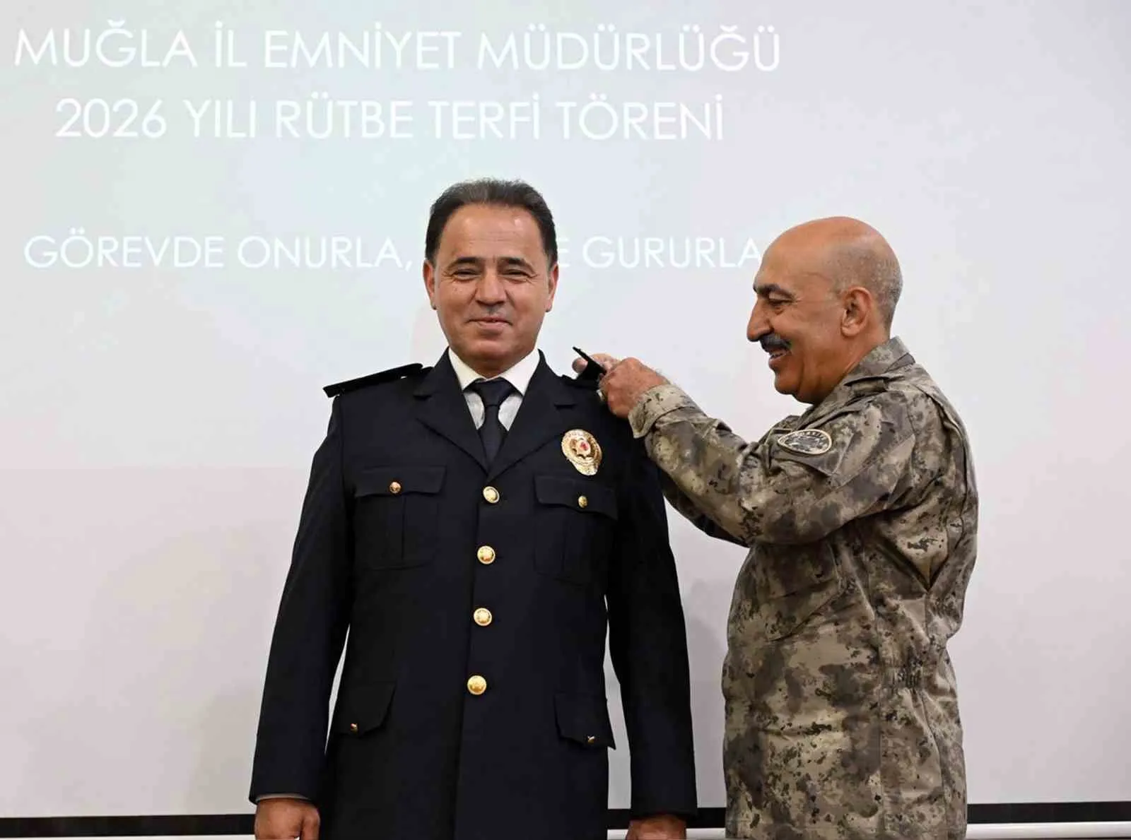 Muğla Emniyetinde terfi heyecanı: 43 personel yeni rütbelerine kavuştu