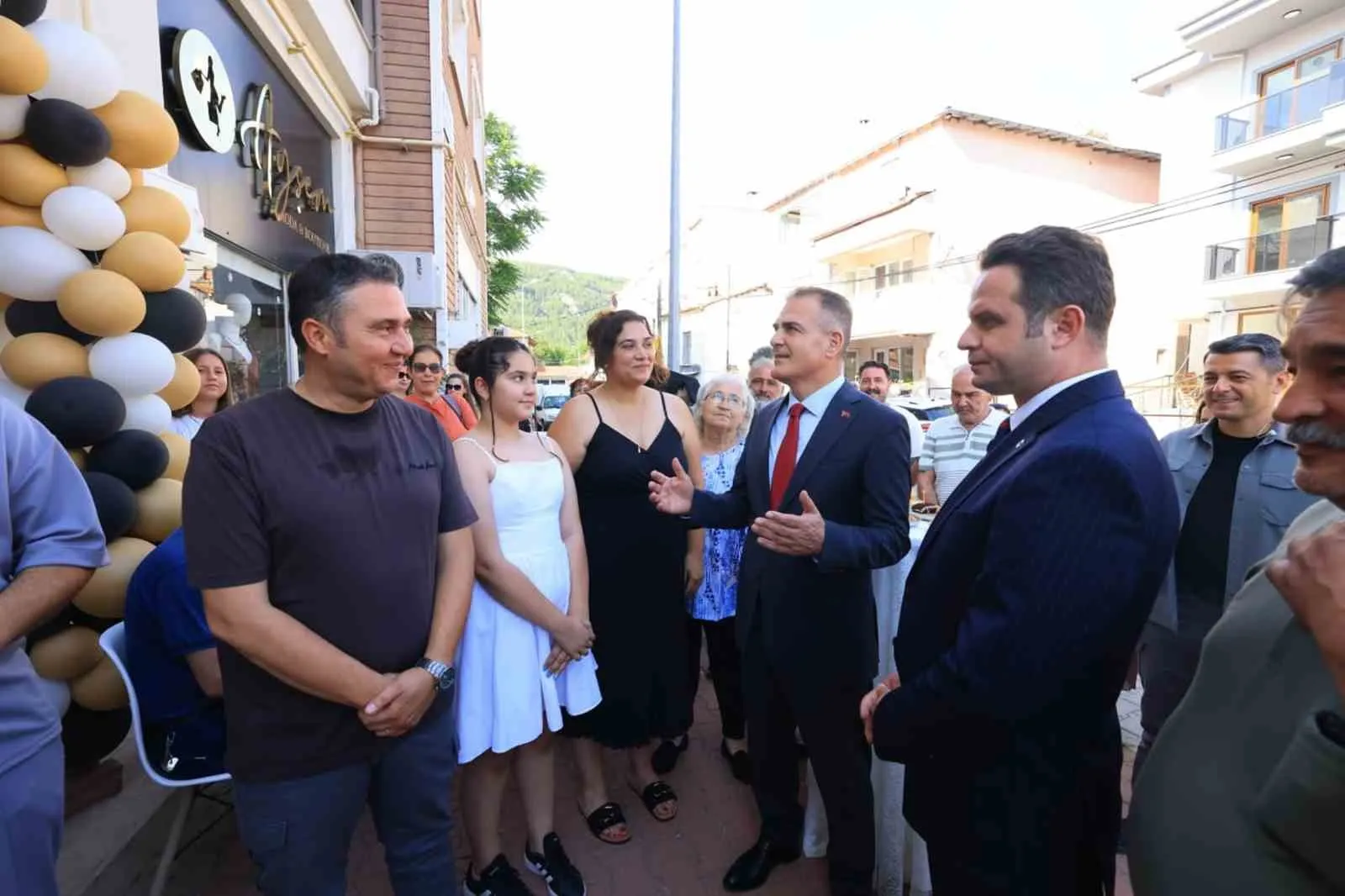 Ula’da okuma kültürüne yeni bir soluk: Ata Kitap Kafe kapılarını açtı