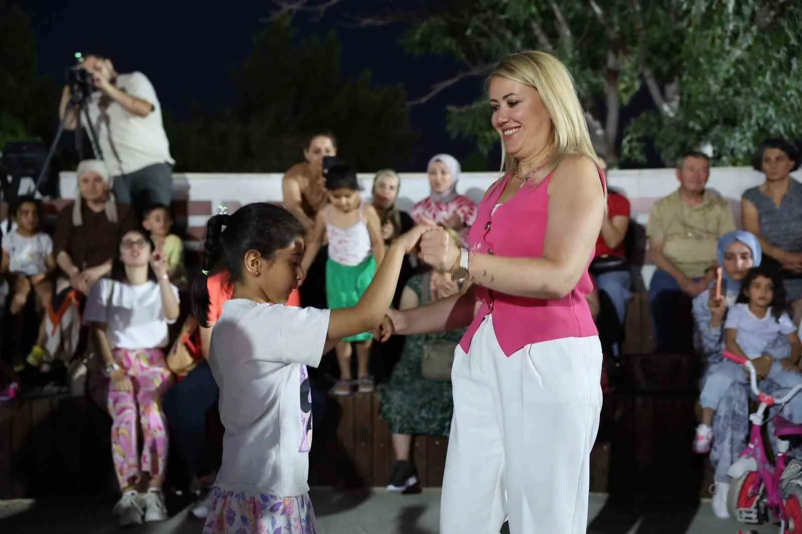 Merkezefendi’de lezzet ve ezgiler aynı sahnede buluştu
