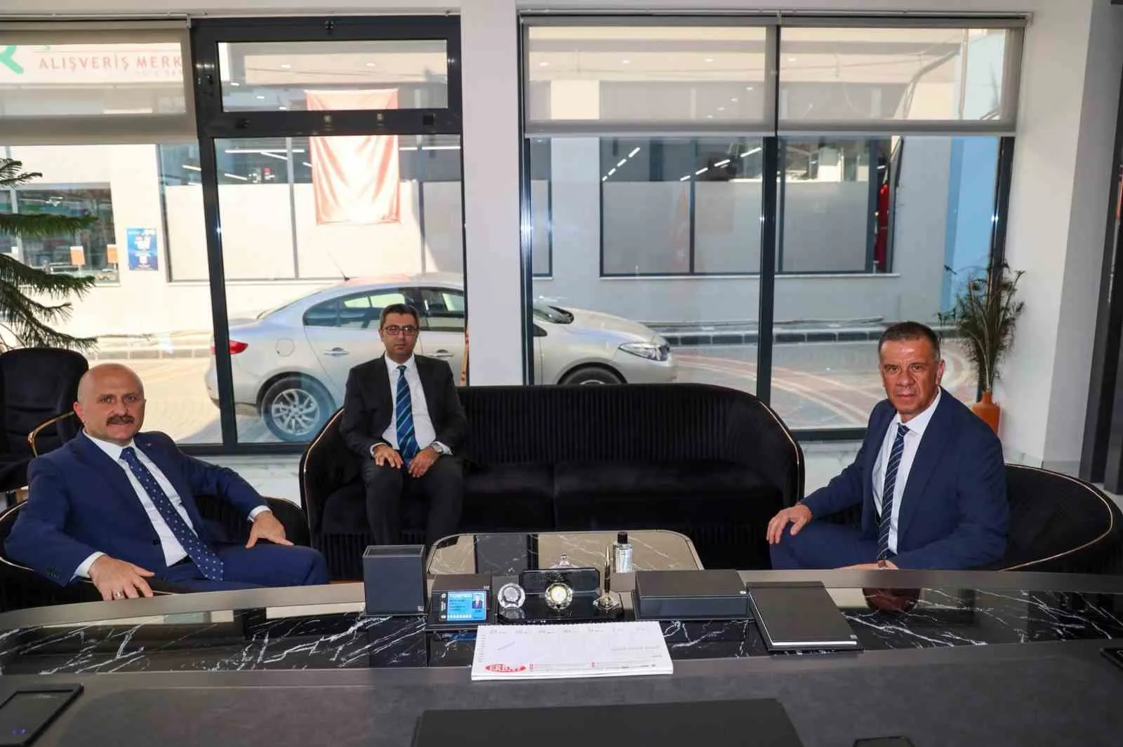 Vali Varol’dan Yenipazar çıkarması: Hem projeleri denetledi hem esnafın kapısını çaldı