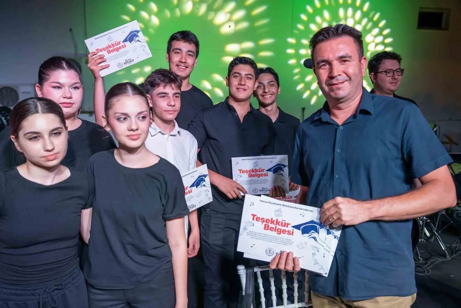 Manisa'da sanat dolu final: Öğrenciler sahnedeki başarılarıyla büyüledi