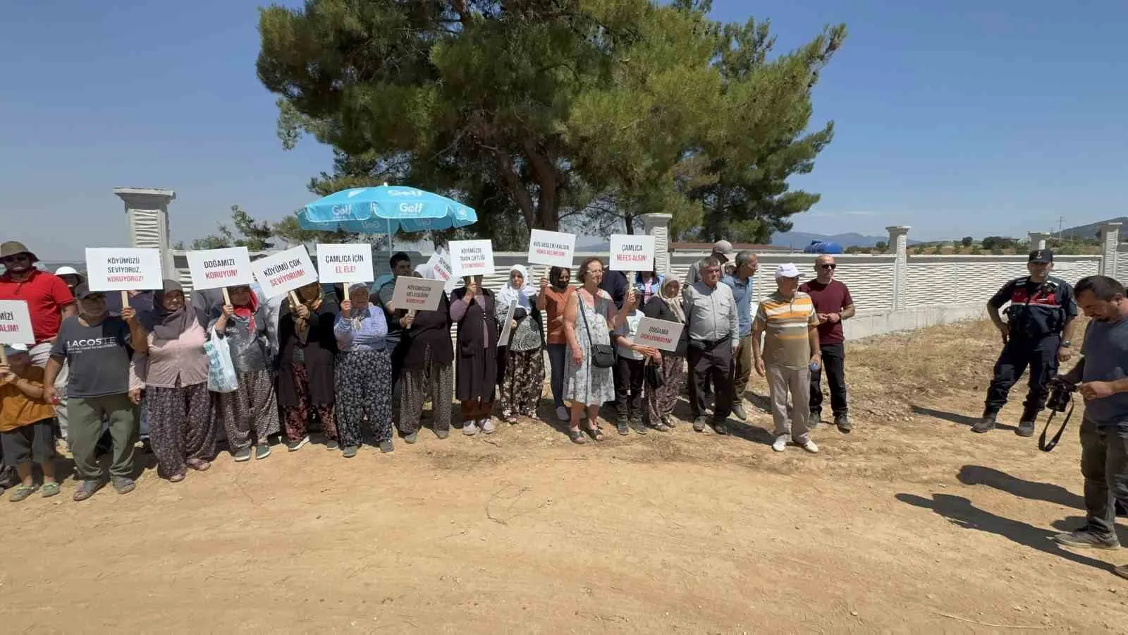 Torbalı’da tavuk çiftliği gerilimi: Mahalleli yaşam alanını savunmak için sahaya indi