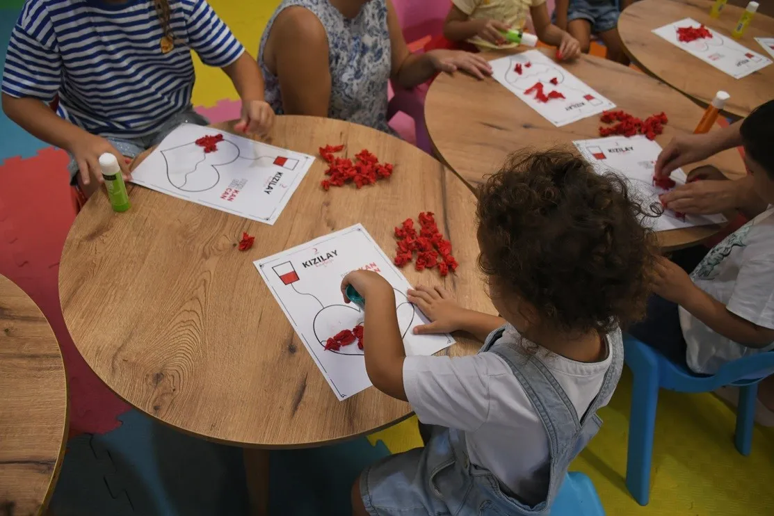 Minik kalplerde iyilik filizlendi: Kızılay ve Kuşadası Belediyesi’nden anlamlı buluşma