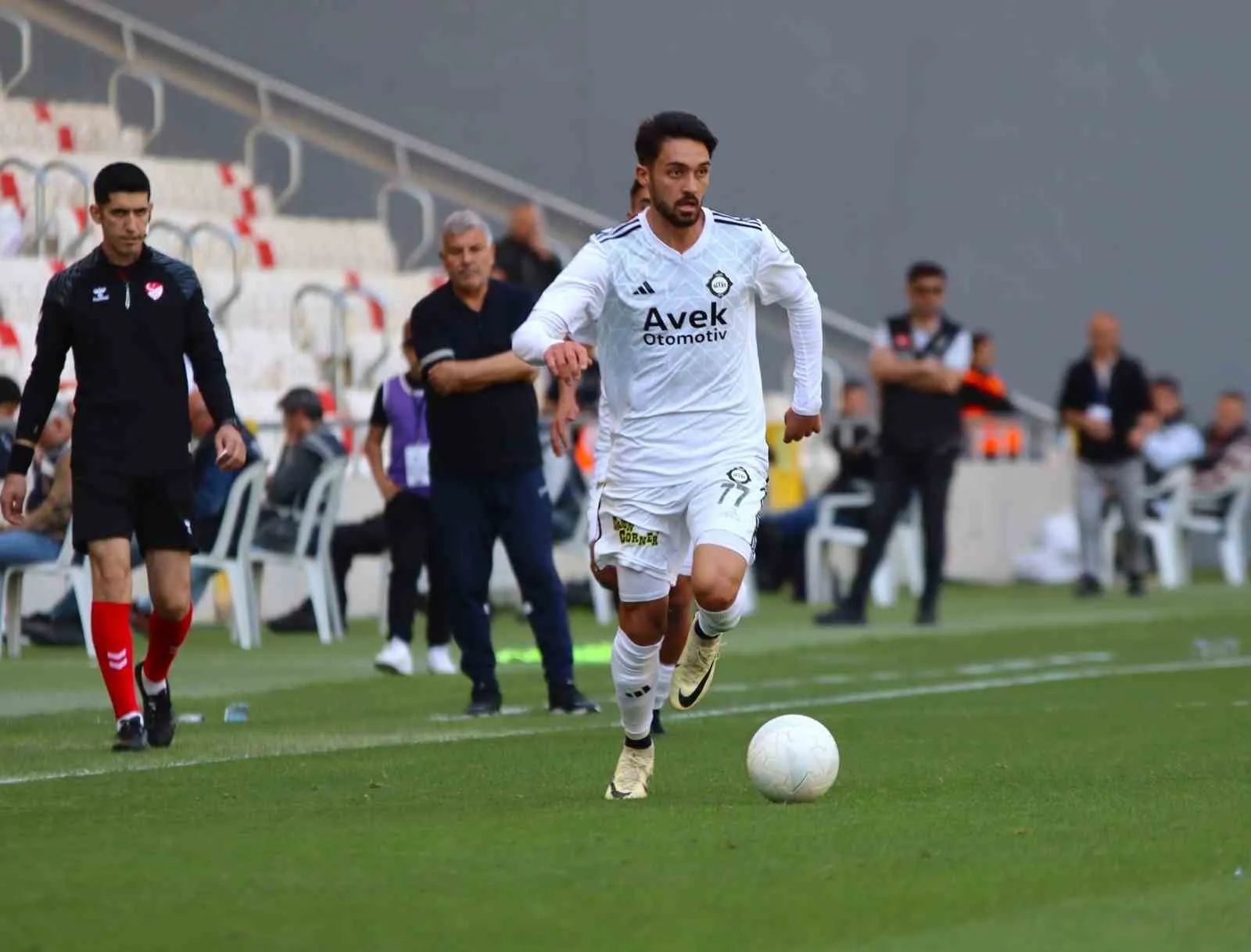 Altay'da yaprak dökümü sürüyor: Onur Efe rotayı Gaziemir'e çevirdi