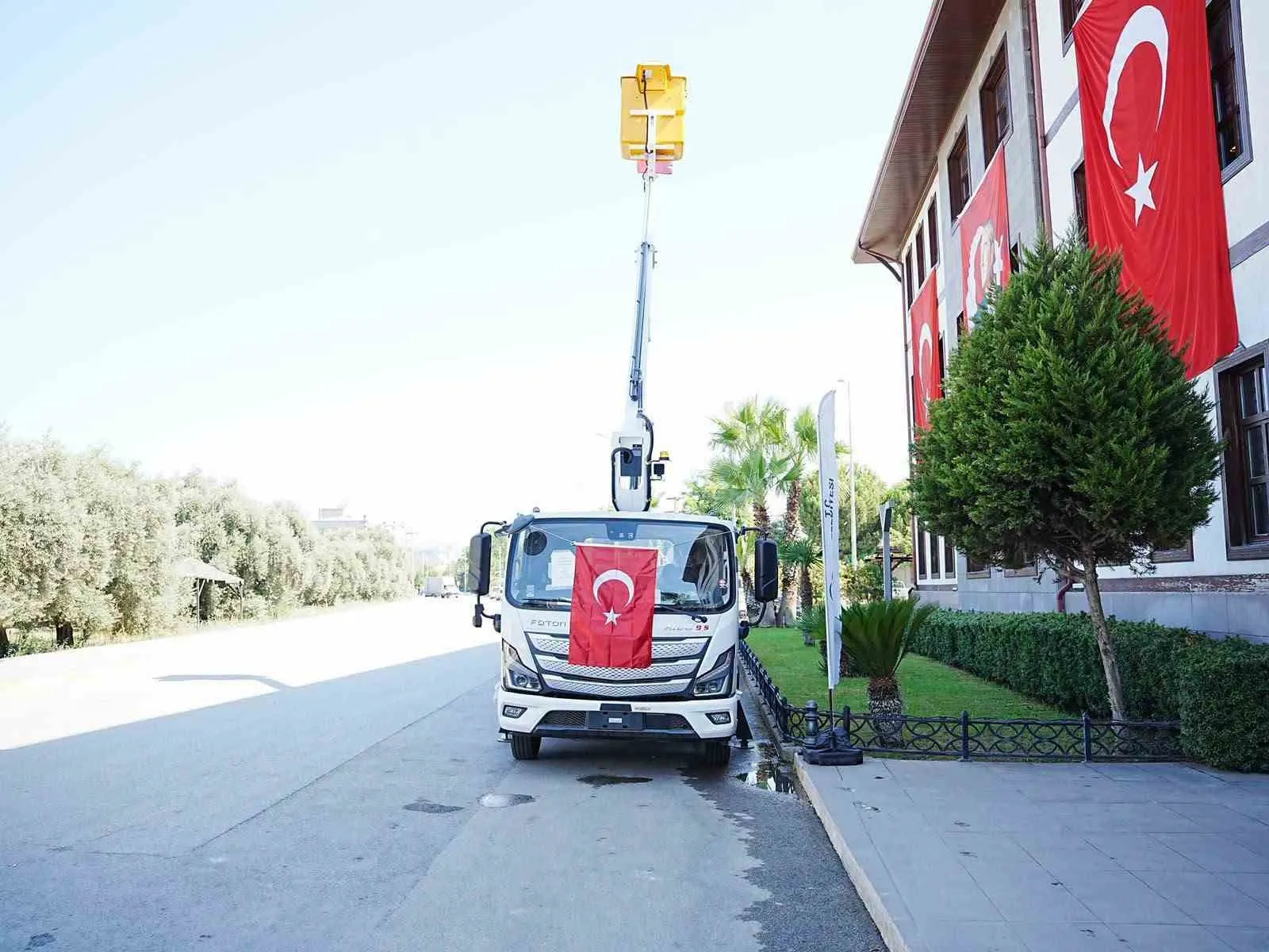Germencik’in hizmet gücü büyüyor: Belediyeye yeni araç takviyesi