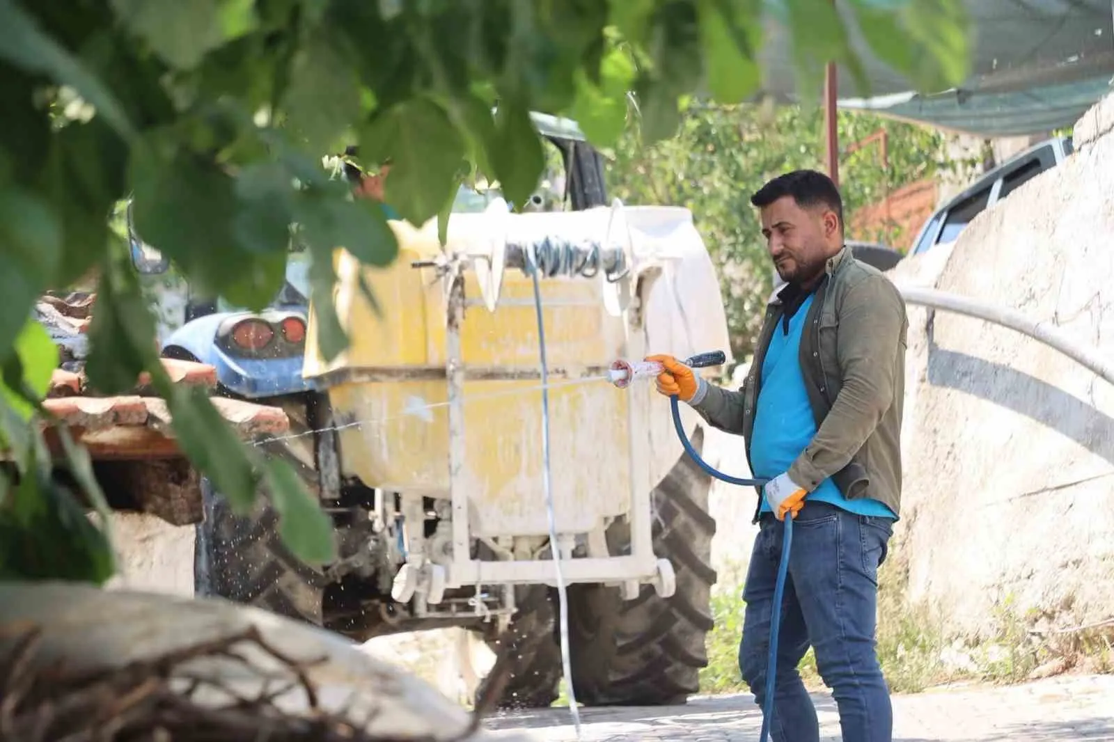 Koçarlı'da bahar temizliği: Şahinciler Mahallesi yeni çehresine kavuşuyor