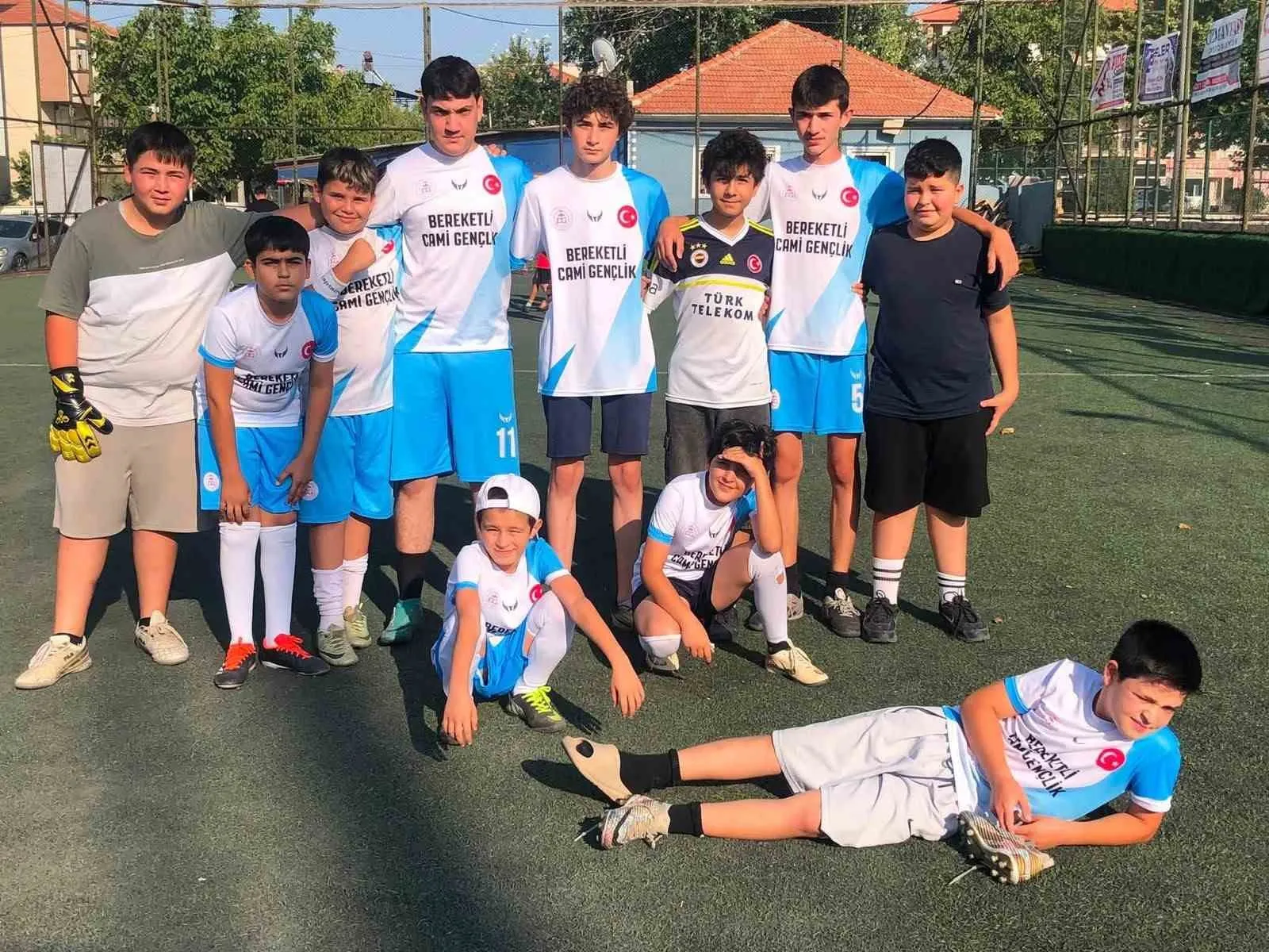 Sarıgöl'de yeşil sahalar kardeşlik için kuruldu: Kur'an kursu öğrencileri futbolla buluşuyor